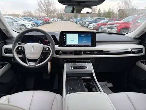 New 2026 Lincoln Aviator AWD image 17