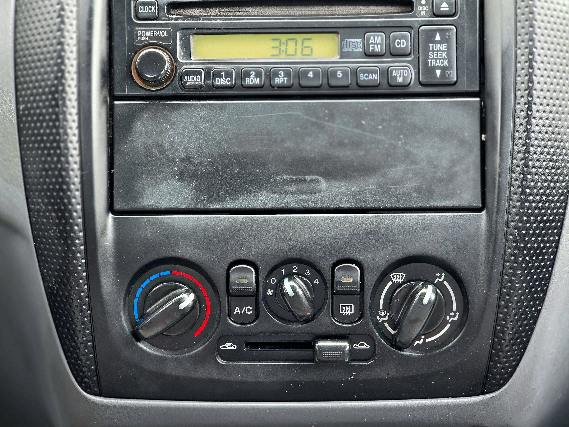 Used 1999 MAZDA Protege FWD image 28