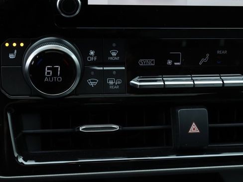 Used 2024 Toyota Highlander XLE image 29