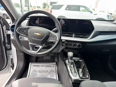 Used 2025 Chevrolet Trax LT w/ Driver Confidence Package FWD image 11