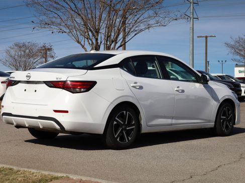 Used 2024 Nissan Sentra SV image 4