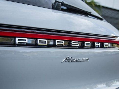 Certified 2023 Porsche Macan image 24