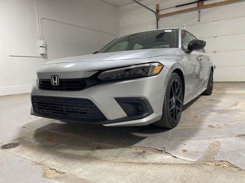 Used 2023 Honda Civic Sport image 3