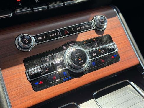 Used 2023 Lincoln Aviator Reserve w/ Equipment Group 201A AWD/4WD image 32