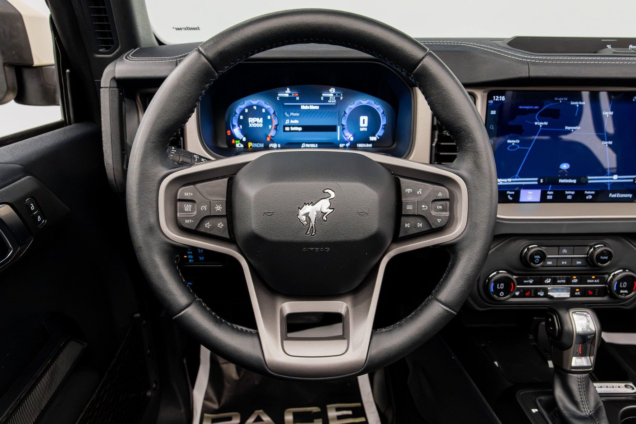 Used 2025 Ford Bronco Outer Banks AWD/4WD image 39