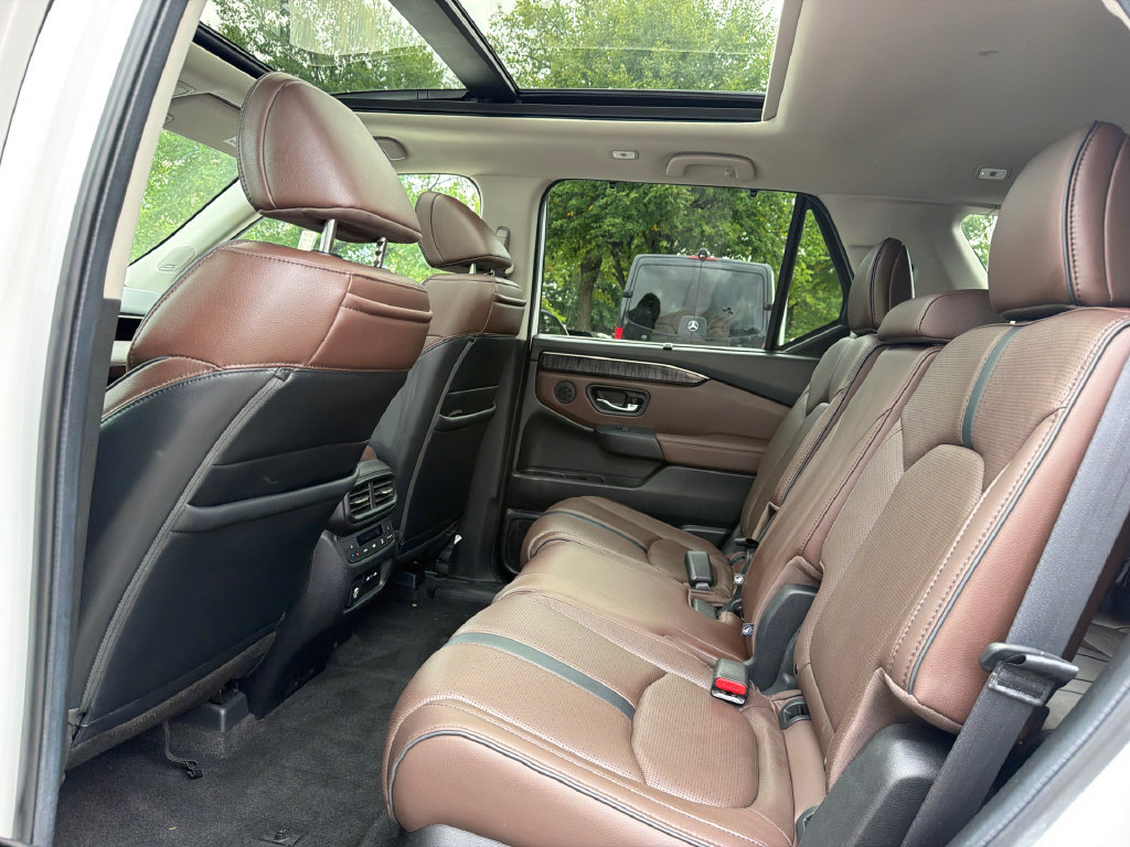 Used 2025 Honda Pilot Elite image 25
