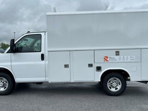 New 2025 Chevrolet Express 3500 w/ Power Convenience Package image 9