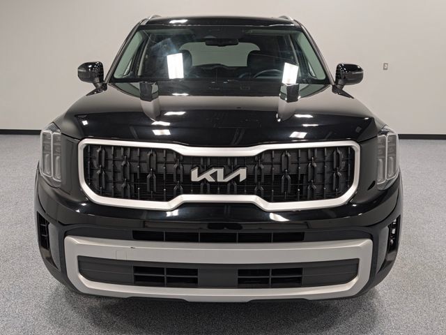 Used 2024 Kia Telluride EX w/ EX Captain's Chair Package FWD image 3