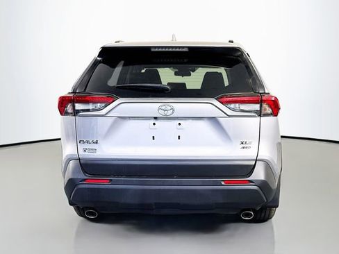 Used 2022 Toyota RAV4 XLE Premium AWD/4WD image 5