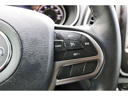 Used 2021 Jeep Cherokee Latitude Lux w/ Comfort/Convenience Group image 16