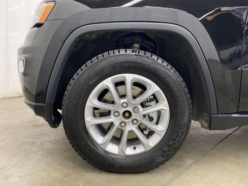 Used 2021 Jeep Grand Cherokee Laredo w/ Security & Convenience Group AWD/4WD image 11