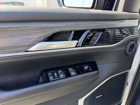 Used 2024 Jeep Wagoneer Series II image 23