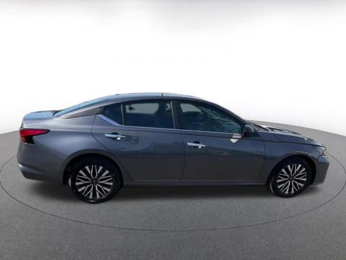 Used 2025 Nissan Altima 2.5 SV image 16