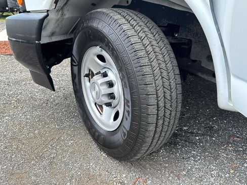 Used 2021 Chevrolet Express 2500 RWD image 25
