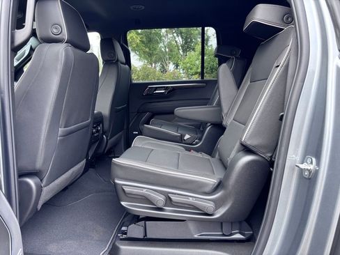 New 2025 Chevrolet Suburban Premier image 37