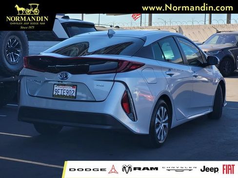 Used 2022 Toyota Prius Prime XLE FWD image 4