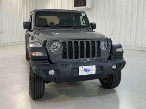 Used 2022 Jeep Gladiator Sport w/ Trailer Tow Package image 4