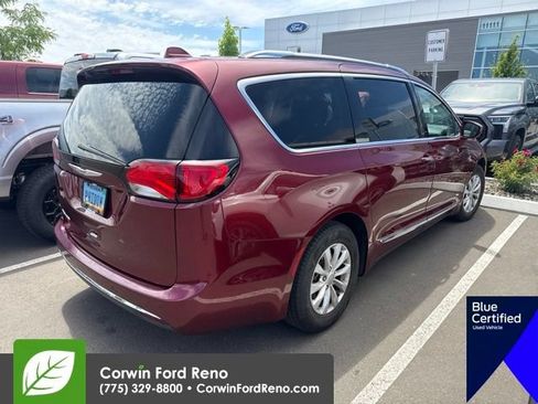 Used 2019 Chrysler Pacifica Touring-L FWD image 9