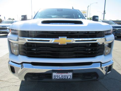 Used 2024 Chevrolet Silverado 2500 LT image 3
