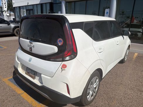 Used 2023 Kia Soul LX FWD image 9