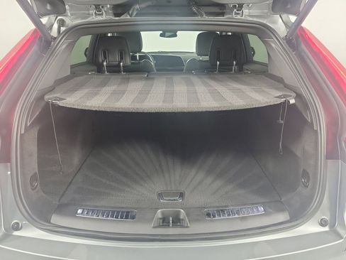 Used 2025 Cadillac XT4 Premium Luxury FWD image 8