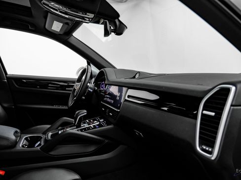 Used 2023 Porsche Cayenne image 43
