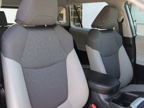 Certified 2025 Toyota RAV4 XLE FWD image 20