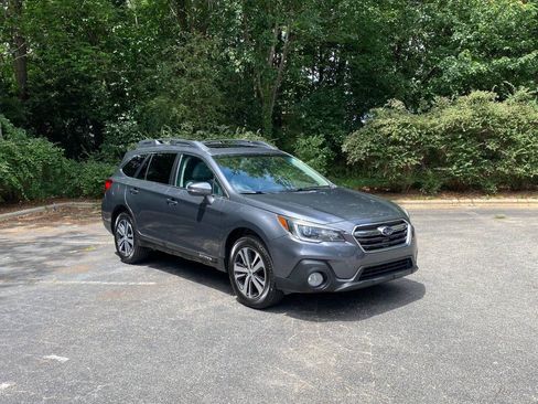 Used 2019 Subaru Outback 2.5i Limited AWD/4WD image 3