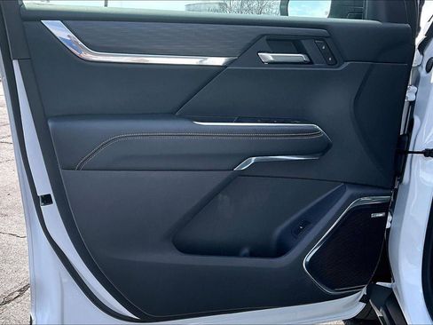 Used 2025 GMC Acadia Elevation image 26