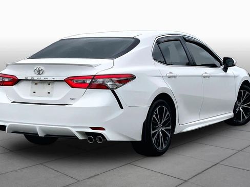 Used 2018 Toyota Camry SE FWD image 13