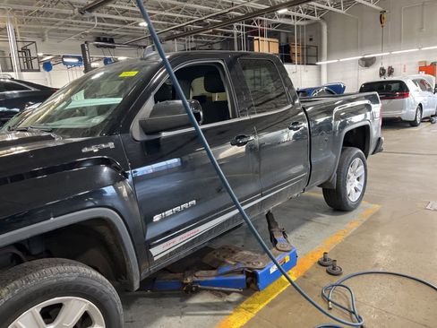 Used 2015 GMC Sierra 1500 SLE w/ SLE Value Package image 5