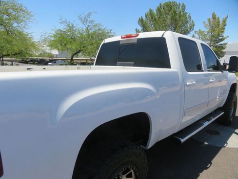 Used 2008 GMC Sierra 2500 SLT w/ EZ-Lift Tailgate Package RWD image 10