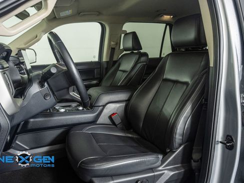 Used 2024 Ford Expedition XLT image 22