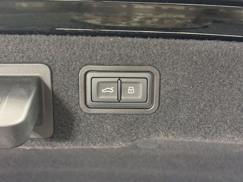 Used 2021 Audi S8 L w/ Full Leather Package image 33