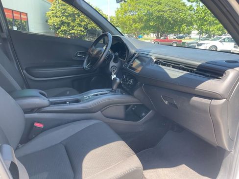 Used 2021 Honda HR-V Sport image 17