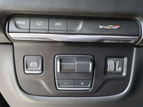 Used 2025 Cadillac Escalade V w/ LPO, ONYX Package AWD/4WD image 24
