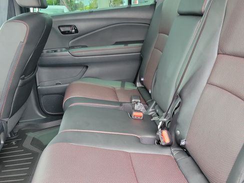 Used 2025 Honda Passport Black Edition image 17