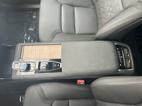 Certified 2025 Volvo XC90 B6 Plus image 26
