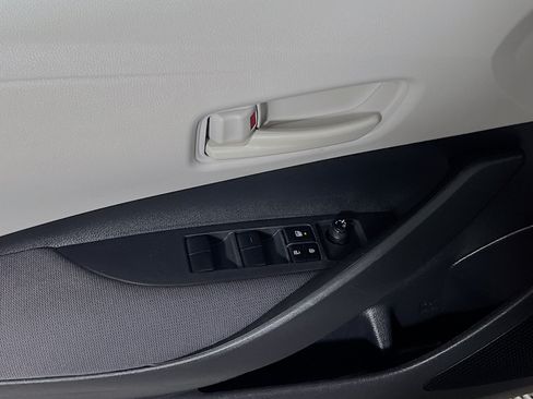 Used 2023 Toyota Corolla LE FWD image 17