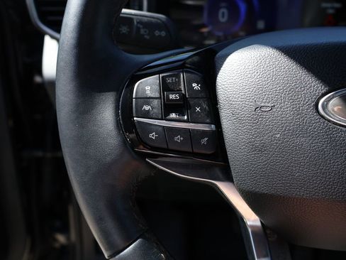 Used 2022 Ford Explorer Platinum w/ Equipment Group 601A AWD/4WD image 30