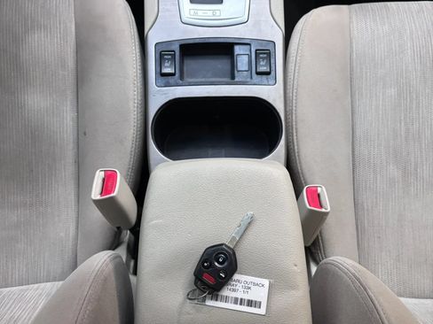 Used 2013 Subaru Outback 2.5i Premium AWD/4WD image 18