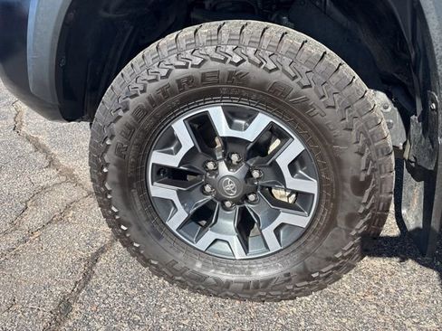 Used 2022 Toyota Tacoma TRD Off-Road image 22