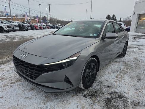 Used 2023 Hyundai Elantra SEL image 29