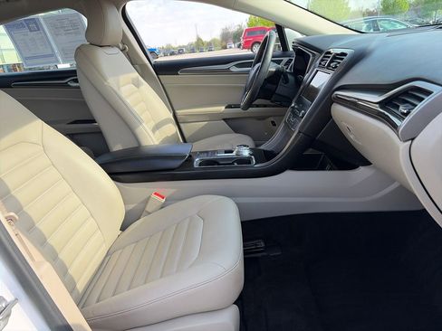 Used 2019 Ford Fusion SEL FWD image 12