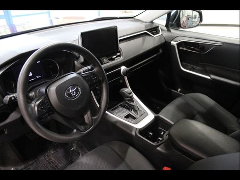 Used 2024 Toyota RAV4 LE AWD/4WD image 12