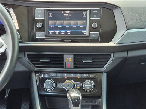 Used 2023 Volkswagen Jetta SE w/ Panoramic Sunroof Package FWD image 13