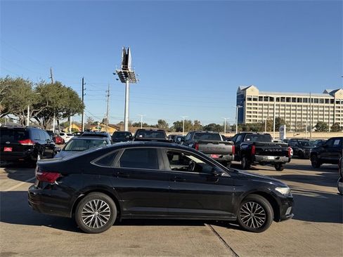 Used 2020 Volkswagen Jetta SE image 4