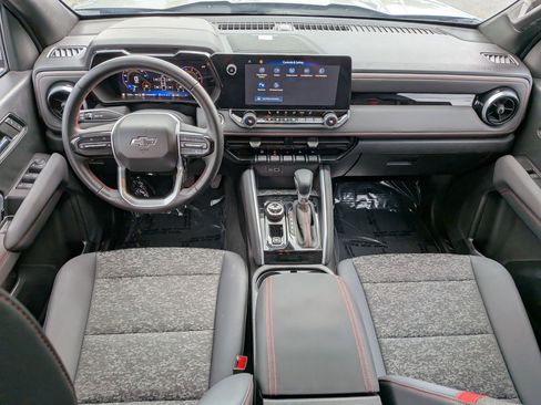 Used 2024 Chevrolet Colorado Z71 w/ Z71 Convenience Package 2 image 25