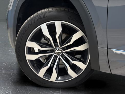 Used 2021 Volkswagen Atlas Cross Sport SEL R-Line w/ Luggage Net & Mats Package AWD/4WD image 36