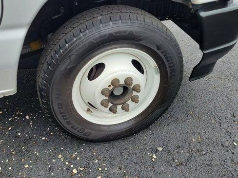 Used 2024 Ford E-350 and Econoline 350 Super Duty w/ Driver's Safety Package image 5